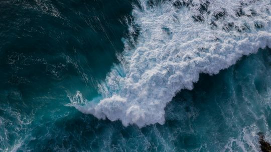 Ekspert: tsunami przemieszcza się zwykle z prędkością co najmniej 800 km/h