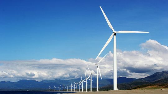 Energetyczna Gra o Tron: Wiatraki, Zamrożone Ceny i Gazowe Magazyny na Biurku Nowego Prezydenta